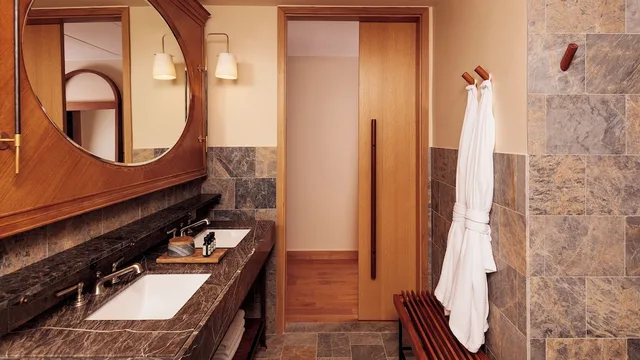 جناح قياسي بسرير كينج بشرفة، Austin Proper Hotel A Member of Design Hotels 2/2
