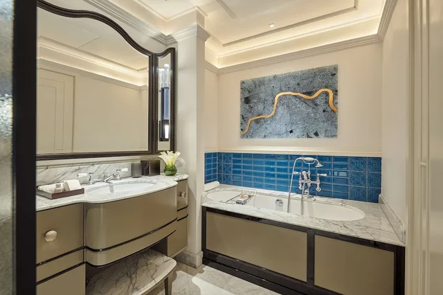 Suite, King and Twin Beds, Great Scotland Yard Unbound Collection By Hyatt 5/5