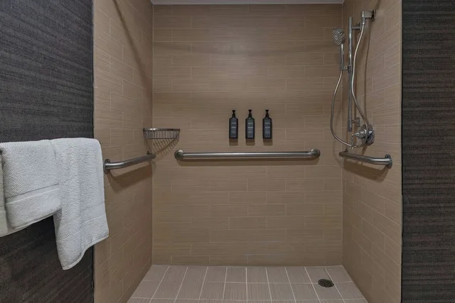 غرفة بسرير كينج، Sheraton Albuquerque Airport Hotel 10/17