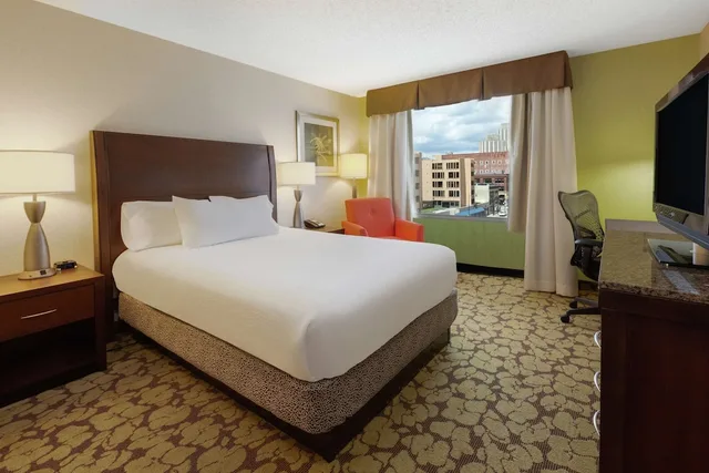 جناح أساسي بسرير كينج لذوي الإعاقة، Hilton Garden Inn Pittsburgh University Place 1/4