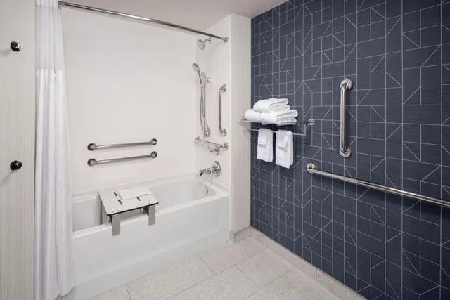 غرفة بسرير كينج لذوي الإعاقة، Spark by Hilton Decatur 5/5