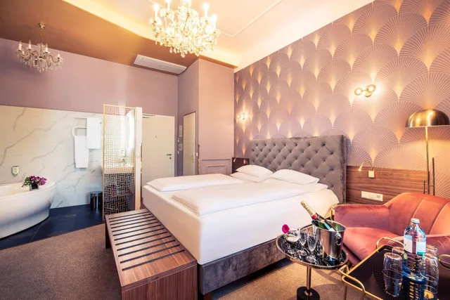 غرفة بسرير كينج بجاكوزي، Boutique Hotel Donauwalzer 3/5