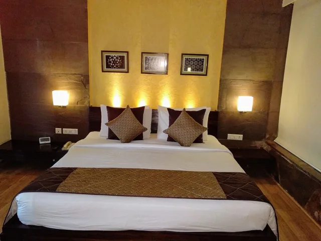 جناح بسرير كينج للمدخنين، Ramada by Wyndham Ajmer 2/7