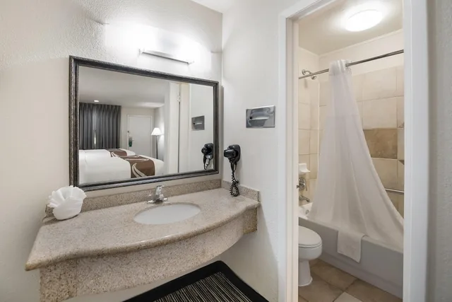 غرفة قياسية بسريرين كوين، Quality Inn Suites Lufkin 7/7