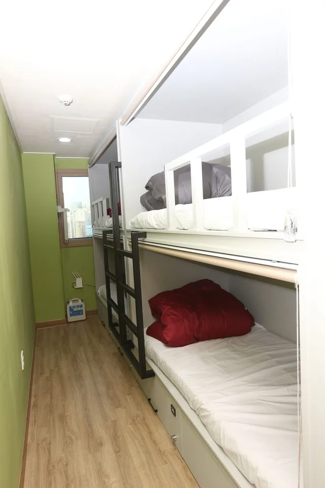 Female Dorm, Female Only, 4 People, 2 Bunk Beds، Midtown Hostel 2/3