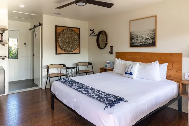 Standard, King Bed, Haley Hotel 9/10