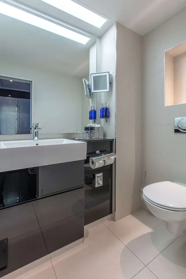 غرفة قياسية بسريرين منفصلين، Radisson Blu Hotel Hamburg 8/10