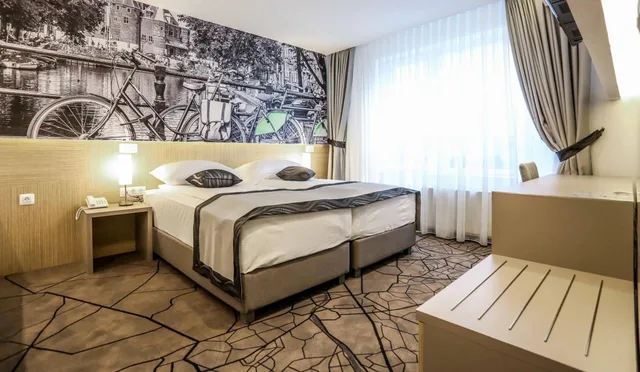 Superior, Double or Twin Bed, Grad Hotel 4/10