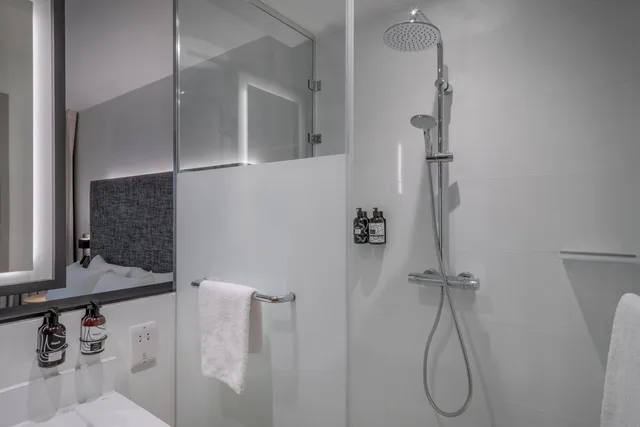 Town House, King Bed، INNSIDE Newcastle 7/7