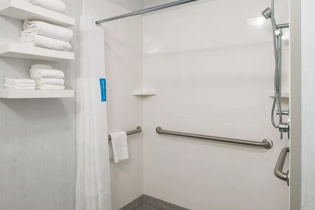 غرفة قياسية بسرير كينج لذوي الإعاقة، Hampton Inn Ft Lauderdale-Plantation 10/10