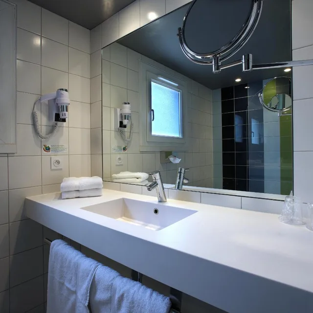 Room, Quintuple، Hotel Le Cinq Hyper Centre Ville 8/8