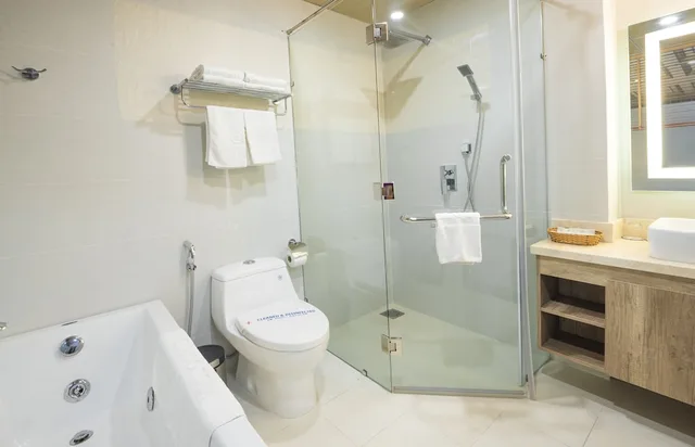 جناح تنفيذي بسرير كوين بإطلالة على المدينة، Lotus Saigon Hotel 8/10