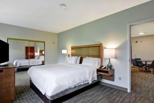 جناح بسرير كينج بغرفة نوم واحدة، Hampton Inn Palm Beach Gardens 1/3