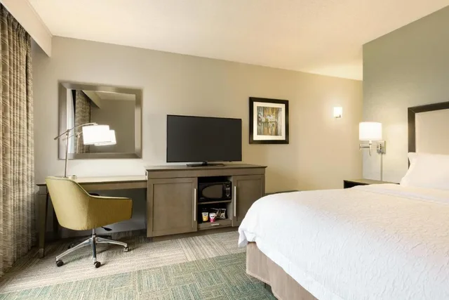 2 Bedrooms, Family, King or Double Bed, Hampton Inn Reading/Wyomissing 3/3
