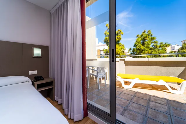 Room, Quadruple, Terrace, Hotel Montesol 2/2