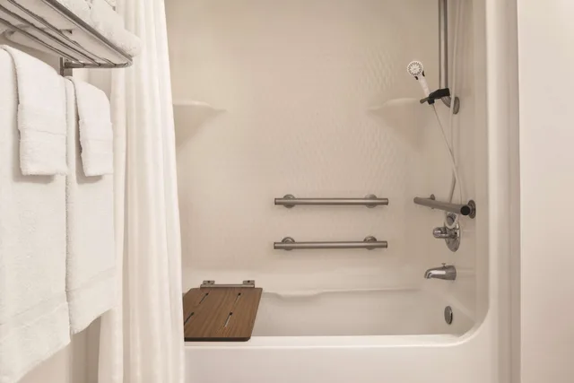 غرفة بسرير كينج لذوي الإعاقة، Country Inn & Suites by Radisson, Dayton South, OH 7/7