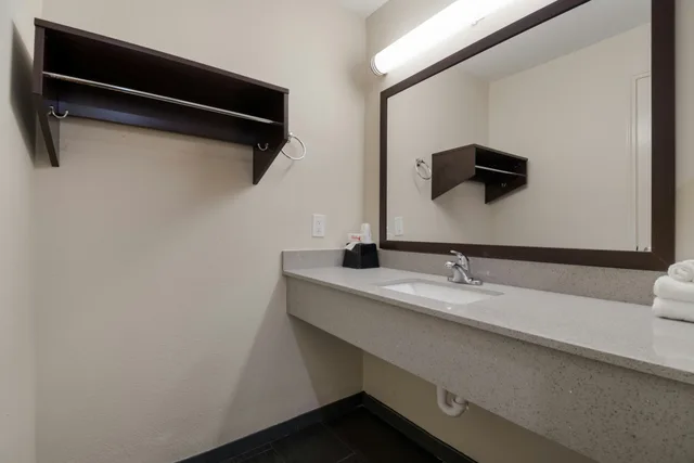 غرفة ديلوكس بسريرين كوين للمدخنين، Red Roof Inn Houston Spring North 7/7