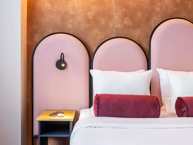 غرفة بريفيليج بسرير كينج، Mercure Brussels Centre Rogier 3/9