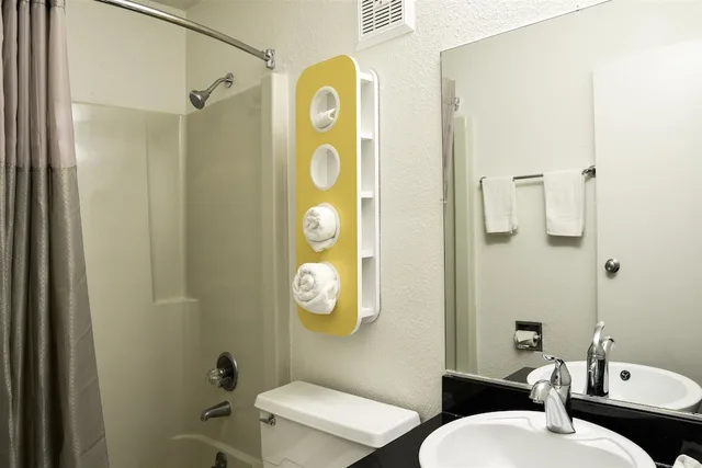 غرفة ديلوكس بسرير كينج لذوي الإعاقة، Motel6 Toledo, OH 10/10
