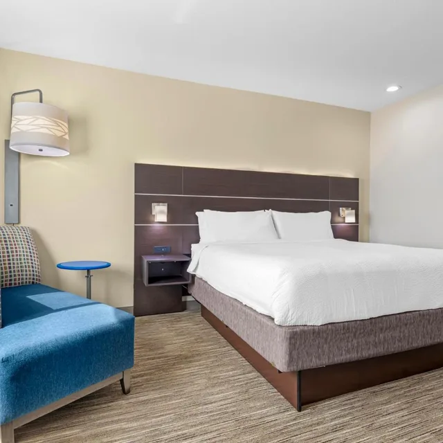 2 Bedrooms, Suite, 1 King and 2 Queen Beds, Holiday Inn Express Hotel Suites Fairfield North 1/2