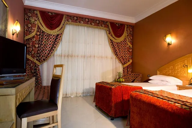 غرفة سوبيريور بسرير مزدوج بإطلالة على المسبح، Oriental Rivoli Hotel Spa 3/7