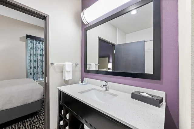 جناح بسرير كينج، Quality Inn & Suites Colorado City, TX 4/6