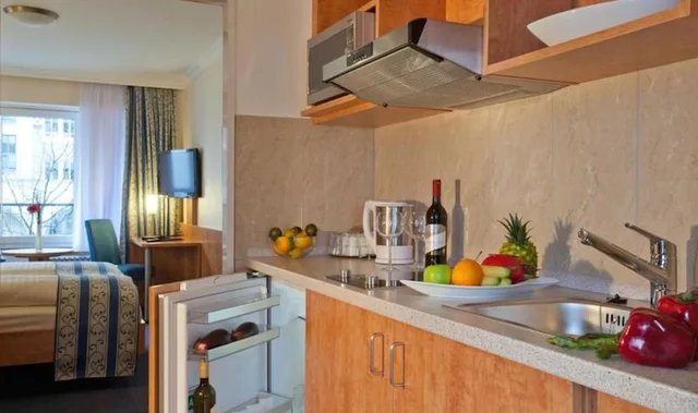 1 Bedroom, Queen Bed, City View, Balcony, Room in B&B - Studio for 2 People in Hamburg Mitte, Cozy and Modern 10/10