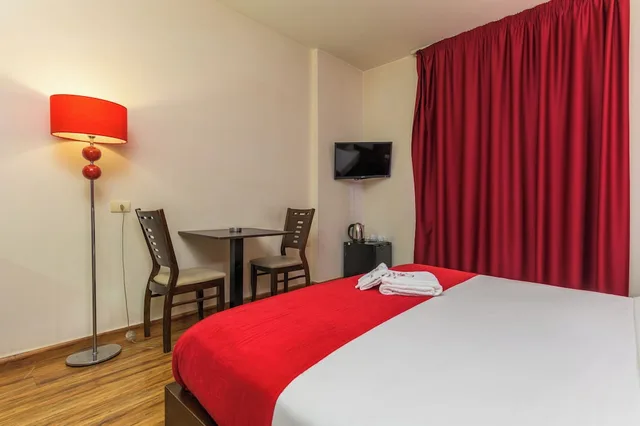 غرفة قياسية بسريرين منفصلين، Al Murjan Palace Hotel, Jounieh 8/10