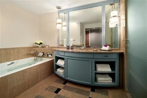 Suite, King Bed, Mandarin Oriental Boston 3/3