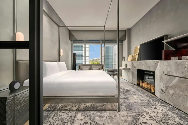 Essential, King Bed، Kimpton Qiantan Shanghai 2/2