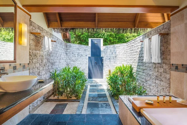 كوخ بسرير كينج بإطلالة للمدخنين، Sheraton Maldives Full Moon Resort & Spa 2/2