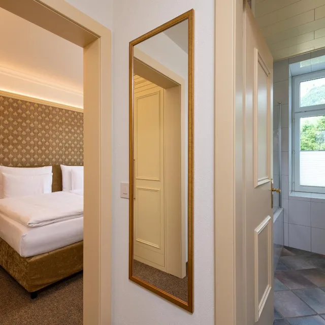 Double Bed, Cresta Palace 2/7