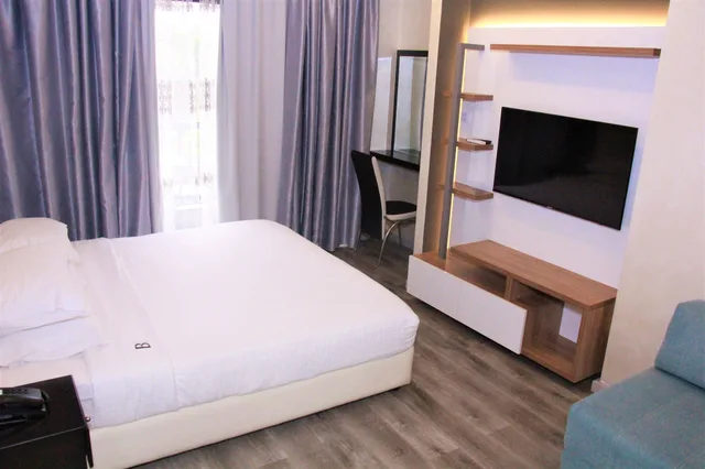 جناح تنفيذي بسرير كينج بإطلالة على المدينة مع أريكة، Beverly Hotel, Beirut 1/6