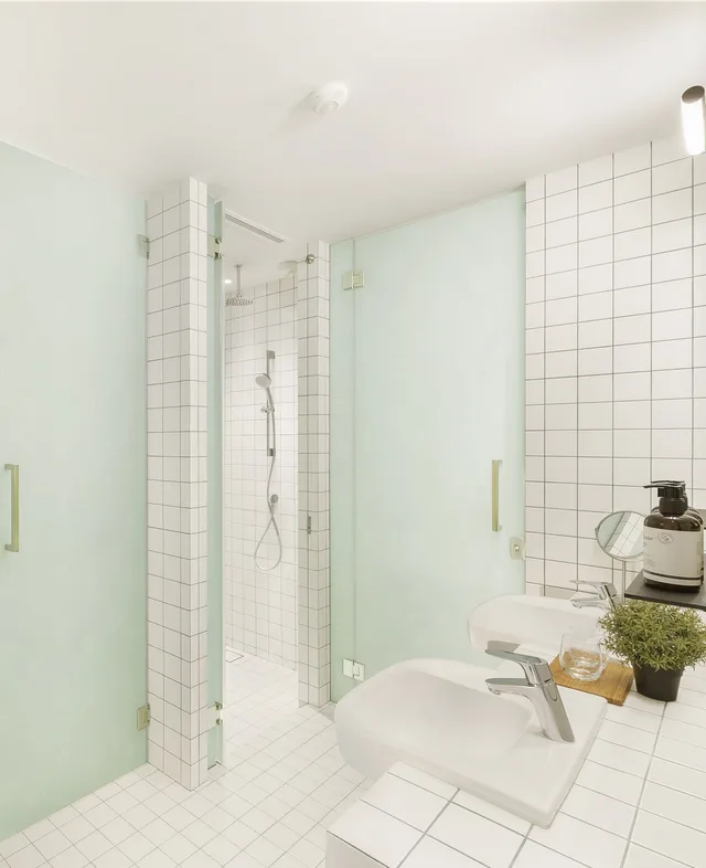 4 Bedrooms, All Together, 2 Queen and Twin Beds، lyf Funan Singapore 1/2