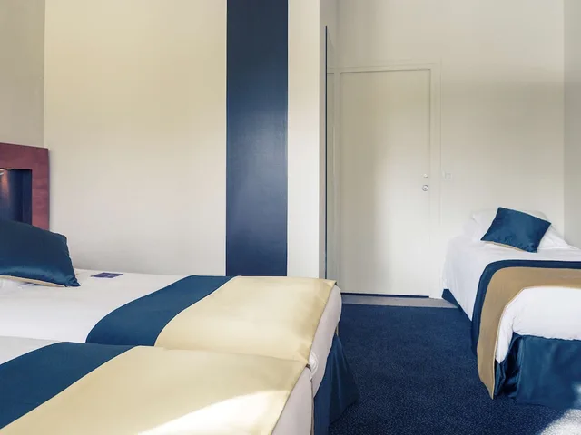 غرفة ثلاثية بسرير مزدوج وسرير فردي، Mercure Maurepas Saint Quentin 3/6