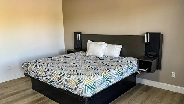 غرفة قياسية بسرير كينج، Motel6 Selma, CA 7/10