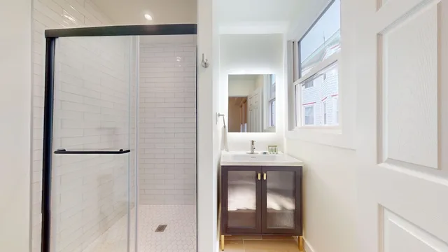 جناح بسريرين كوين وسرير كوين بغرفتي نوم بمطبخ، Ocean Breeze Hotel 10/10