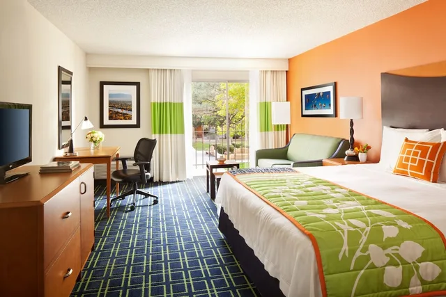 غرفة بسرير كينج، The Querque Hotel 1/3