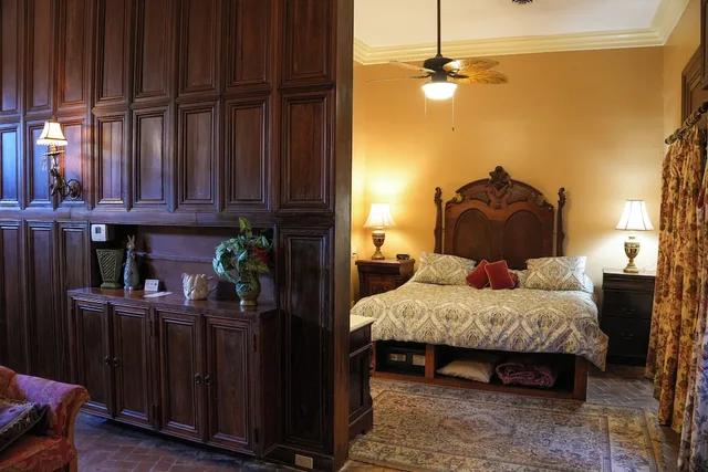 كوخ بسرير كينج، The Olivier House Hotel 1/6