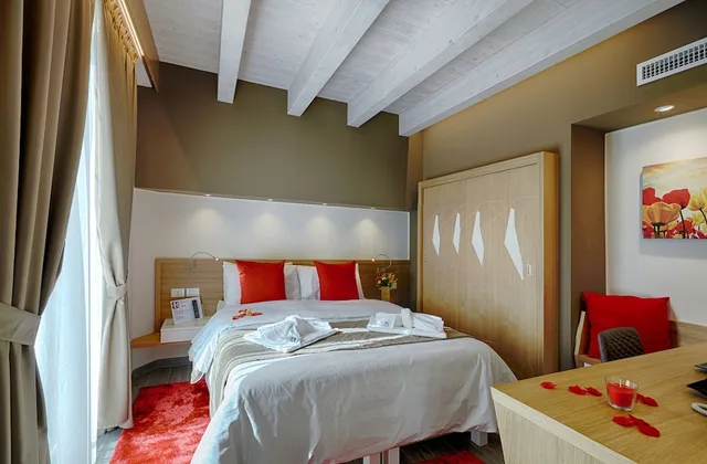 غرفة بسرير مزدوج أو سريرين منفصلين، Hospitality Hotel 1/5