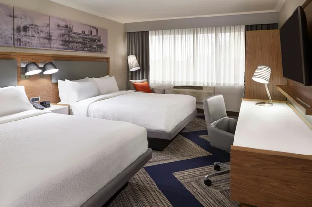 غرفة بسريرين كوين، Four Points by Sheraton Windsor Downtown 1/3