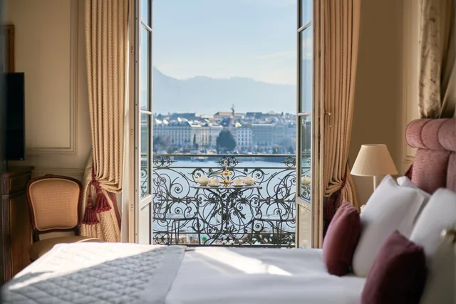 جناح جونيور بسرير كينج بإطلالة على البحيرة، Beau Rivage Geneve 3/8