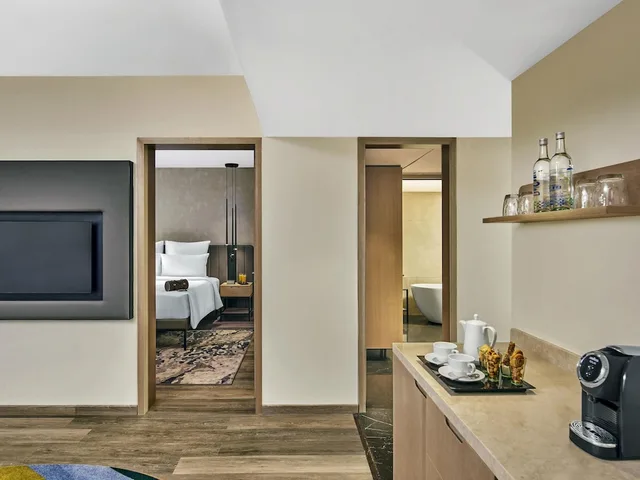 جناح سوبيريور بسرير كينج بمنطقة جلوس، Novotel Mumbai International Airport 5/5