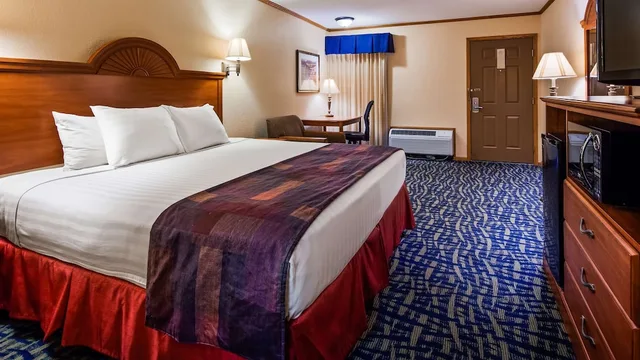 غرفة قياسية بسرير كينج للمدخنين، SureStay by Best Western Kansas City Country Inn North 4/10