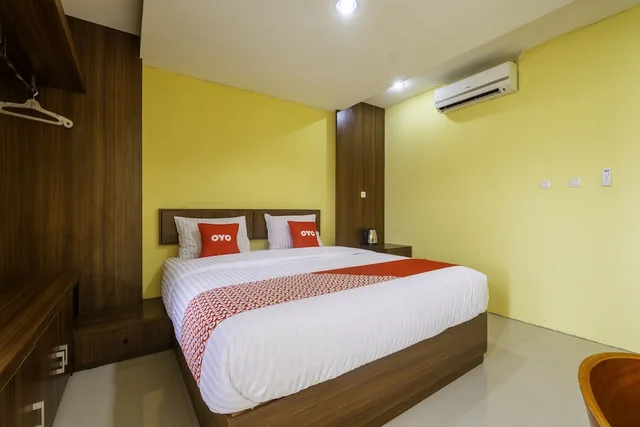 غرفة ديلوكس بسرير مزدوج، Capital O 1973 Hotel Toserba Selamat Syariah Pelabuhan Ratu 4/4