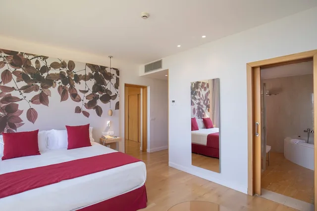 غرفة غراند بسريرين منفصلين بإطلالة على المدينة بشرفة، Hotel BCL Levante Club and Spa - Adults Only 1/6