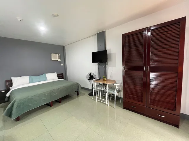 Group Room, Family, King and Queen Bed، Conrada's Place Hotel And Resort 3/10
