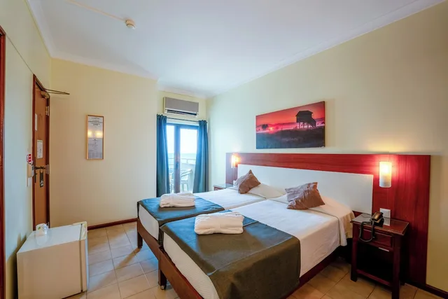 غرفة بسريرين منفصلين، Avenida Praia 1/10