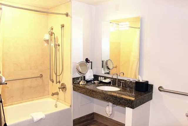 جناح بغرفة نوم واحدة، RENAISSANCE TOLEDO DOWNTOWN HOTEL 6/10