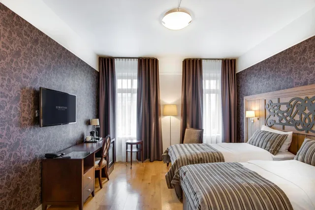 غرفة ديلوكس بسرير مزدوج مع سرير إضافي، Eurostars Metropole 2/10